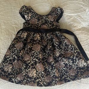 Formal 4t dress with bow enclosures in back